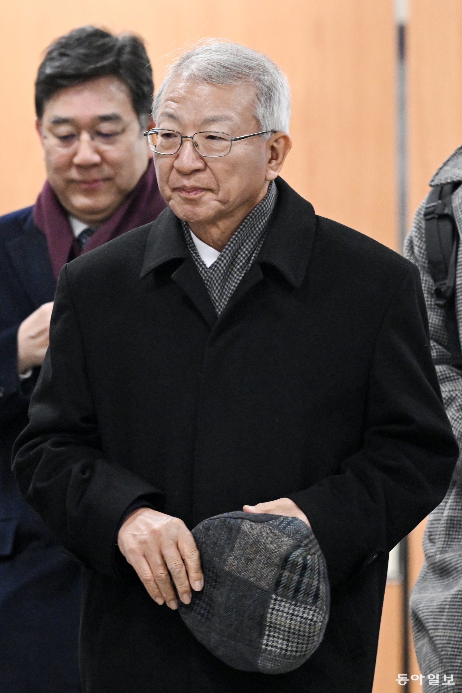 양승태 전 대법원장이 30일 오후 서울 서초구 서울고법에서 열린 항소심 선고 공판에 출석하고 있다. 김재명 기자 base@donga.com