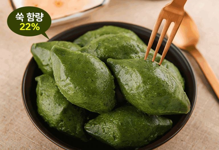 바닷바람을 맞고 자란 전남 여수시 거문도 해풍 쑥으로 만든 떡은 고향사랑기부제 답례품으로 제공되고 있다. 여수시 제공