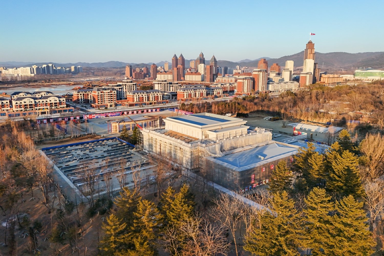 현재 북한에 건설 중인 ‘해외군사작전 전투위훈기념관건설장’의 모습. (평양 노동신문=뉴스1)