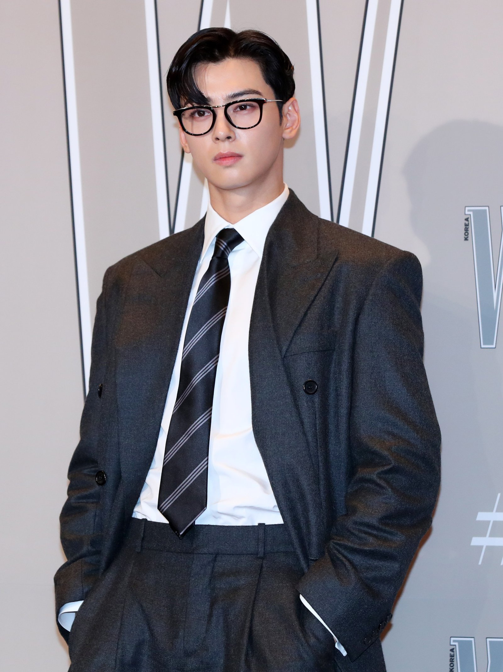 배우 차은우가 14일 오후 서울 종로구 포시즌스호텔에서 열린 더블유 코리아 제19회 유방암 인식 향상 캠페인 자선 행사 ‘LOVR YOUR W’에서 포즈를 취하고 있다. 2024.10.14. [서울=뉴시스]