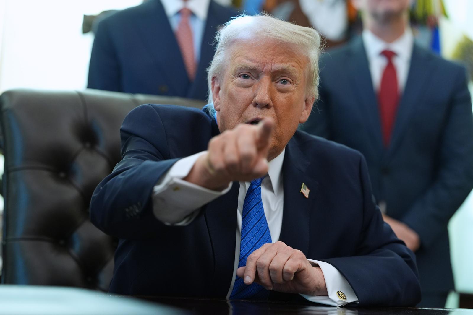 도널드 트럼프 미국 대통령이 30일(현지 시간) 백악관 집무실에서 발언하고 있다. 2026.02.01 워싱턴=AP 뉴시스