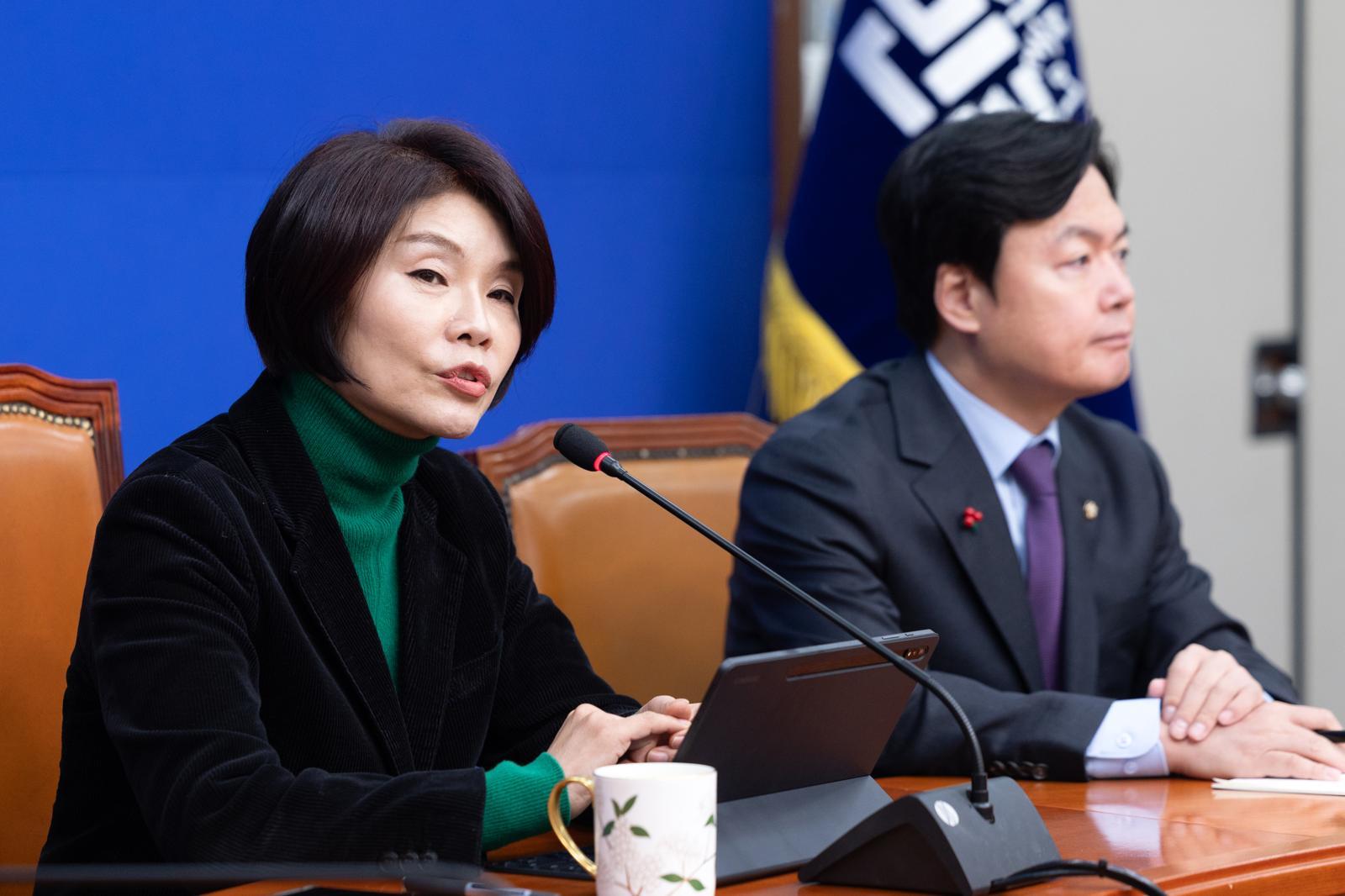 한정애 더불어민주당 정책위의장이 1일 서울 여의도 국회에서 현안 관련 기자간담회를 하고 있다. 2026.2.1 뉴스1