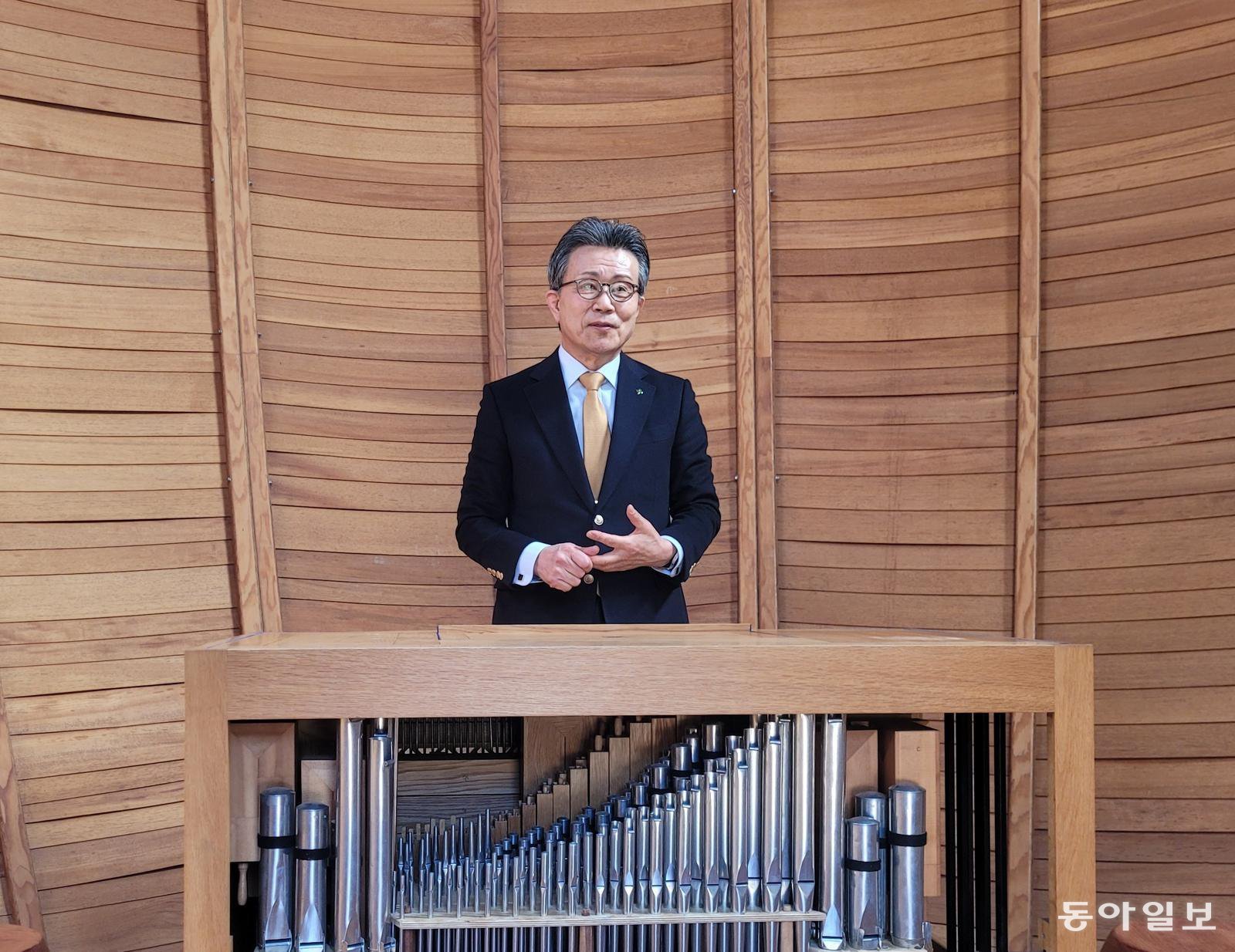 송길원 목사는 “죽음은 누구도 피할 수 없고, 다음 세상으로 가는 과정이기에 ‘엔딩(Ending)’이 아닌 ‘앤딩(Anding)’”이라며 “우리 장례 문화가 떠나는 사람을 아름답게 기리고 축원하는, 의미있는 시간으로 바뀌었으면 한다”라고 말했다.  양평=이진구 기자 sys1201@donga.com