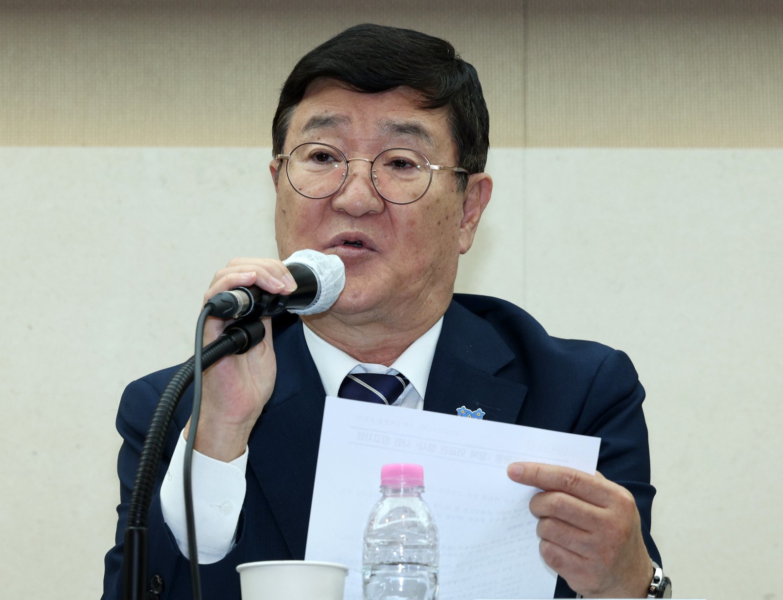 고영환 국립통일교육원 원장이 10일 오후 서울 중구 프레지던트호텔에서 열린 탈북 외교관들이 보는 ‘8.15 통일 독트린’ VS 두 개 국가론 토론회에서 발언을 하고 있다. 2024.10.10. 뉴시스