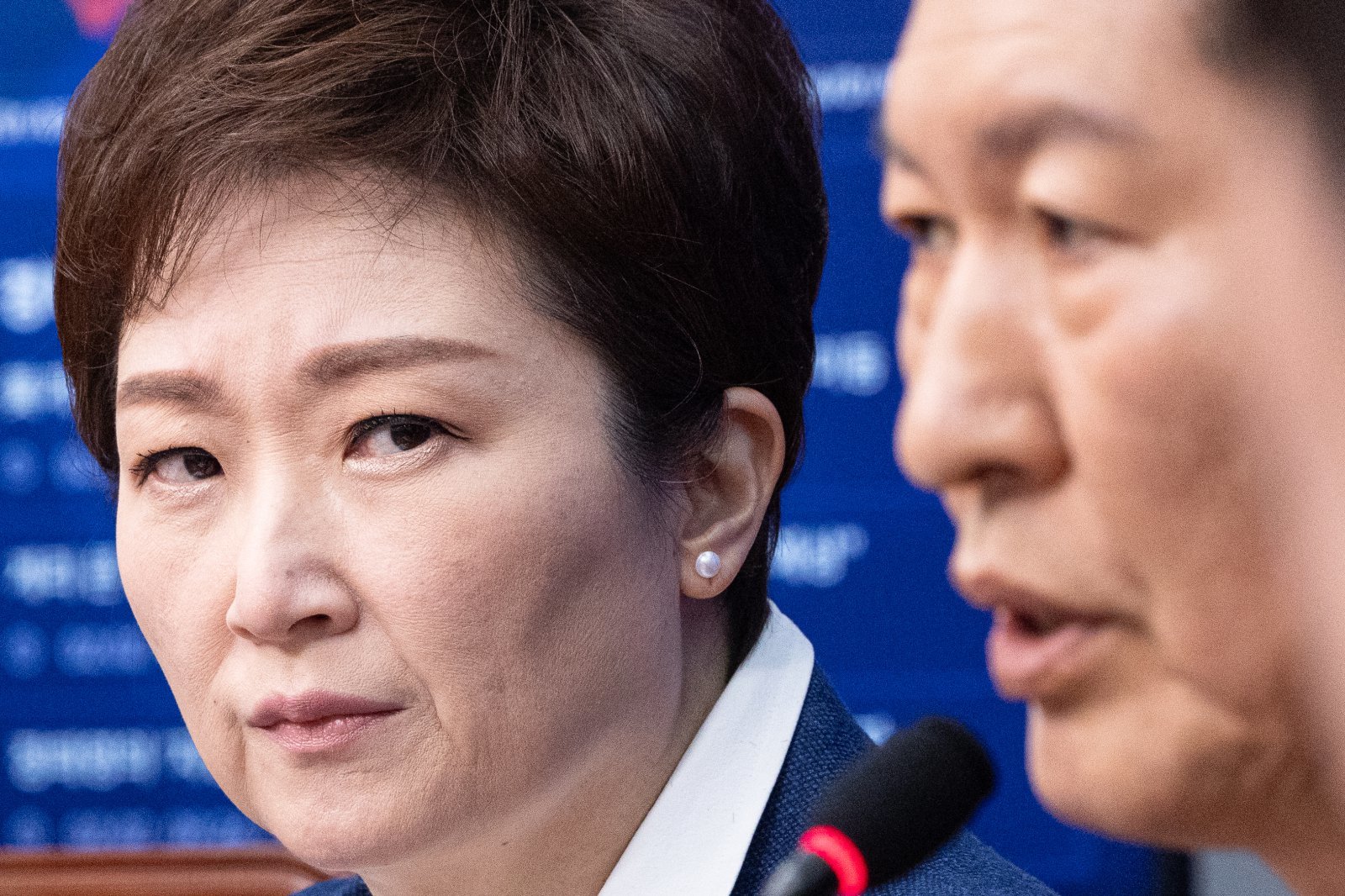 이언주 더불어민주당 최고위원이 2일 서울 여의도 국회에서 열린 최고위원회의에서 정청래 대표를 바라보고 있다. 2026.2.2/뉴스1