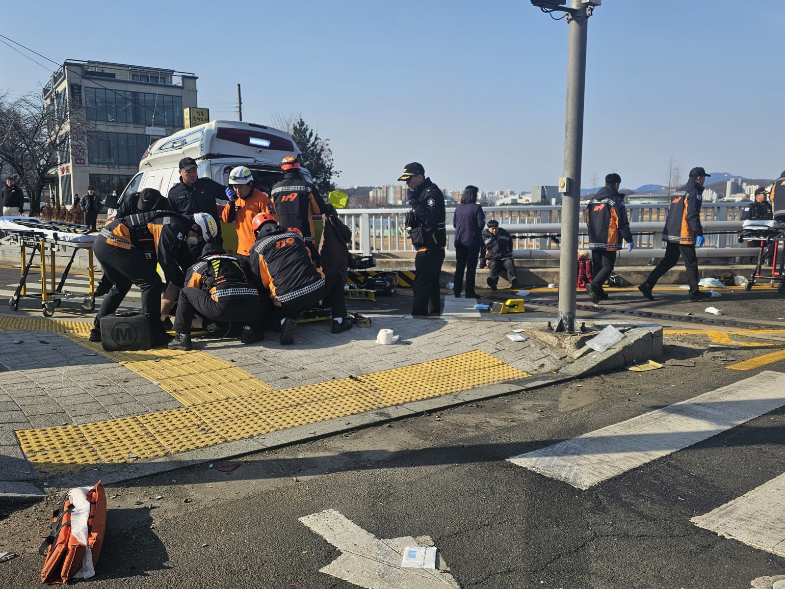 지난 14일 오후 1시 13분쯤 경북 안동시 정하동 영가대교 남단 교차로에서 발생한 사고현장 2026.1.14/뉴스1