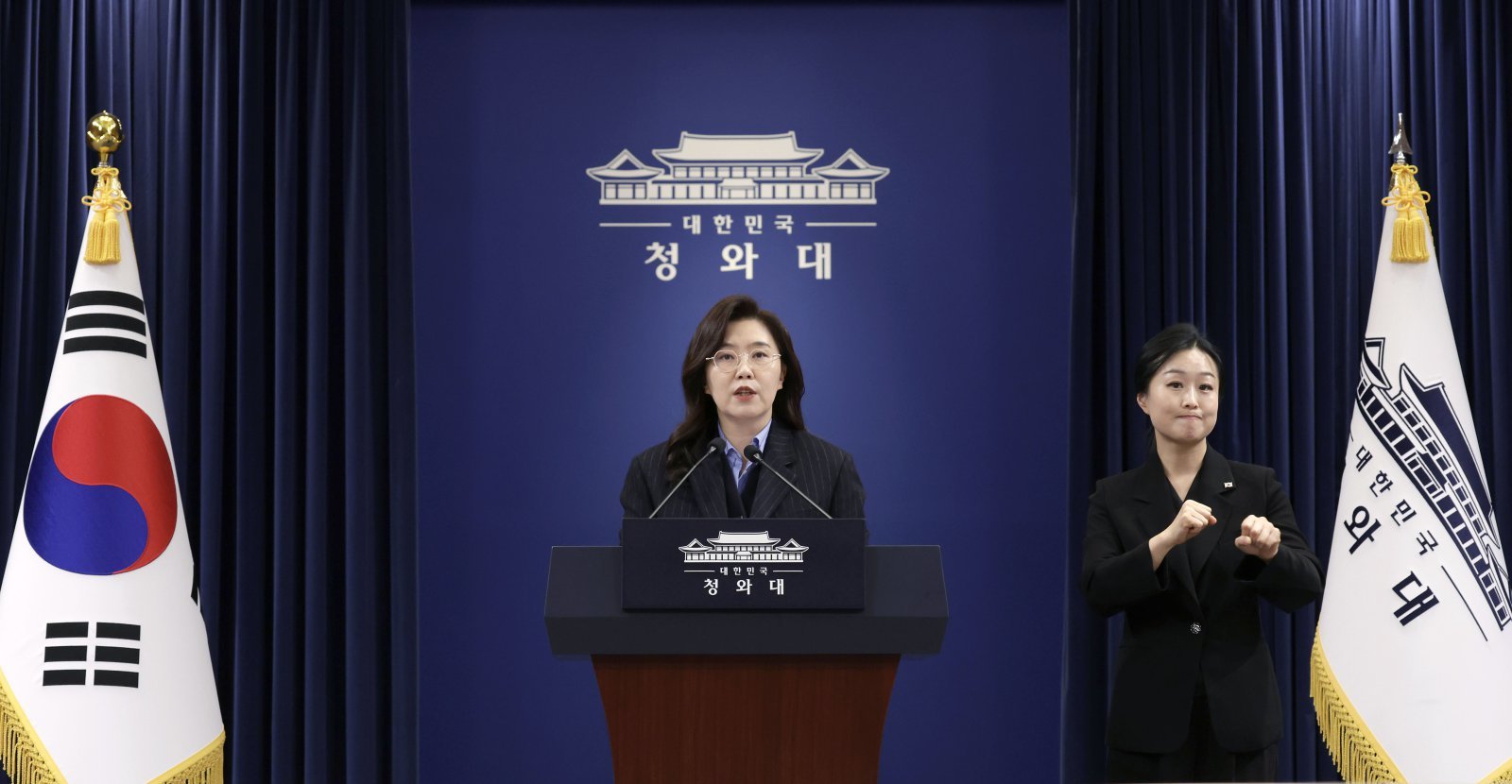 [서울=뉴시스] 강유정 대변인이 2일 청와대에서 인사 관련 브리핑을 하고 있다. 이재명 대통령은 재정경제부 제2차관에 허장 한국수출입은행 ESG위원장, 우주항공청장에 오태석 한국과학기술기획평가원장을 임명했으며 국가물관리위원회 민간 위원장에는 김좌관 부산가톨릭대 석좌교수, 아시아문화중심도시조성위원회 위원장에 김원중 전 광주평화음악제 총감독을 위촉했다. 2026.02.02.