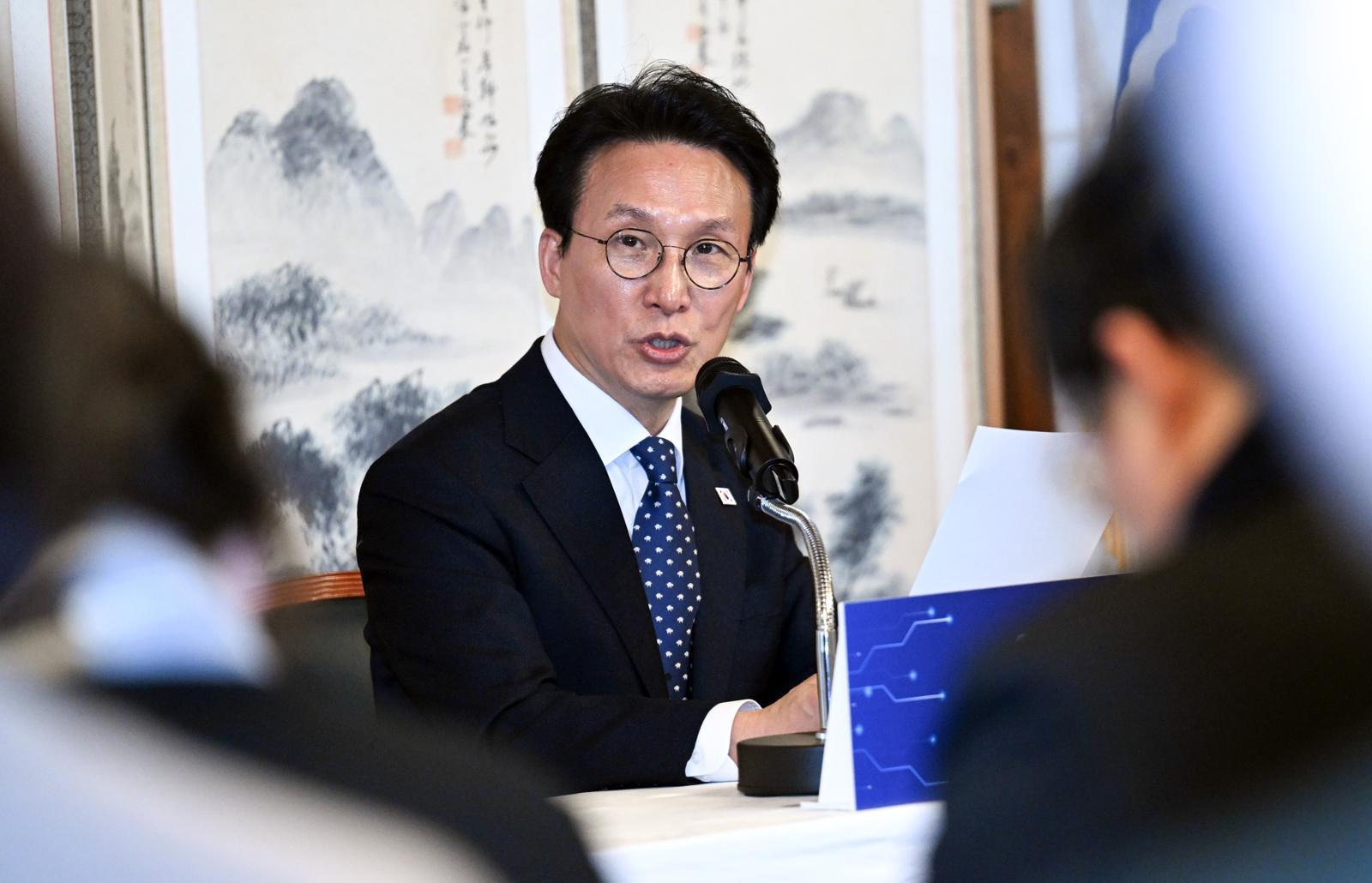 김민석 “민주 정체성-당명 바꾸는 합당 안돼”