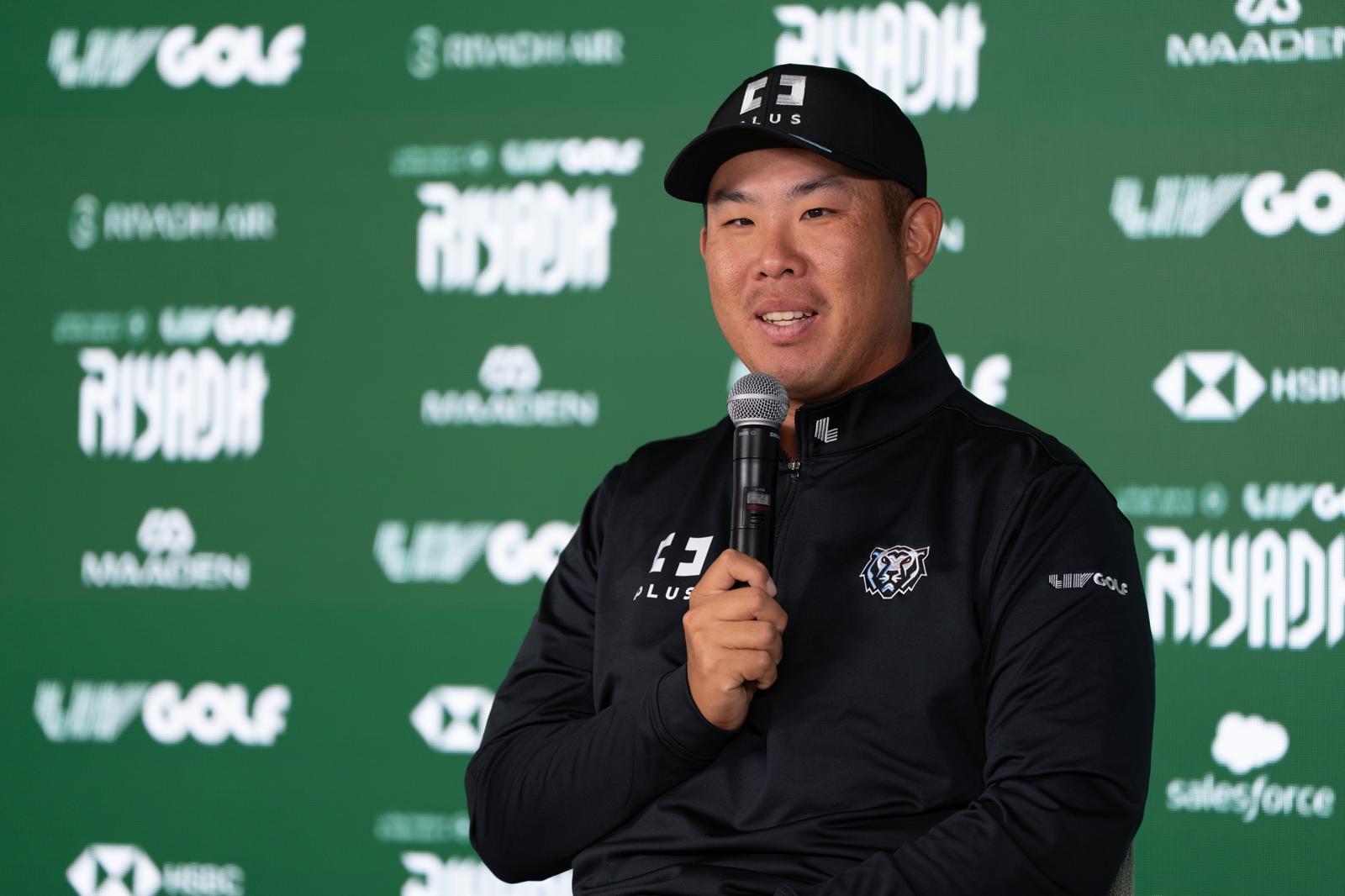 안병훈이 4일 열리는 올 시즌 LIV골프 개막전 ‘LIV골프 리야드’ 개막을 앞둔 2일(현지시간) 기자들과 만나 인터뷰를 하고 있다. LIV골프 제공