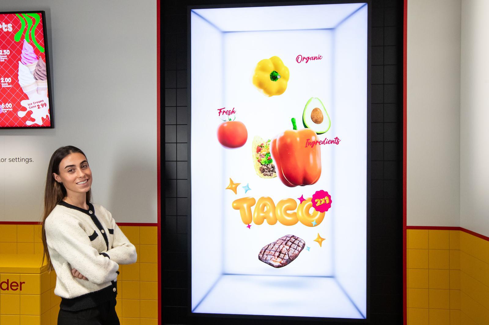 전용 안경 없이도 3D 공간감을 구현한 삼성전자의 차세대 혁신 디스플레이 ‘스페이셜 사이니지’. 삼성전자