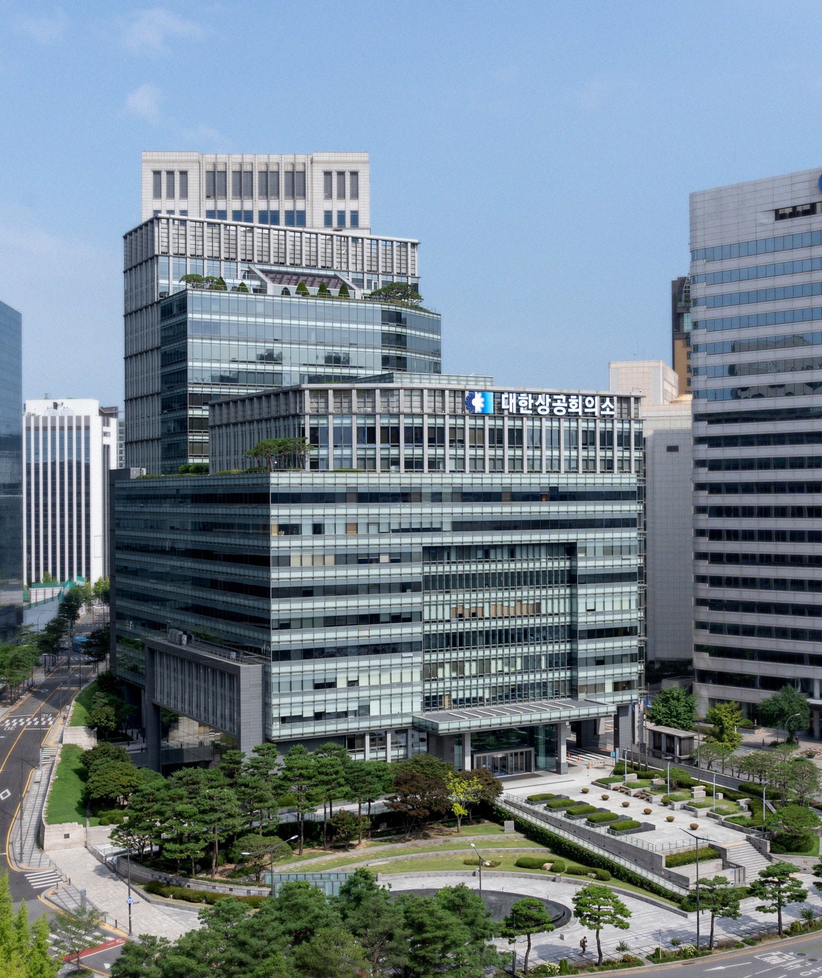 대한상공회의소는 18일 서울 중구 대한사의 회관 간판이 교체됐다고 밝혔다. (사진=대한상공회의소 제공) 2024.11.18. [서울=뉴시스]