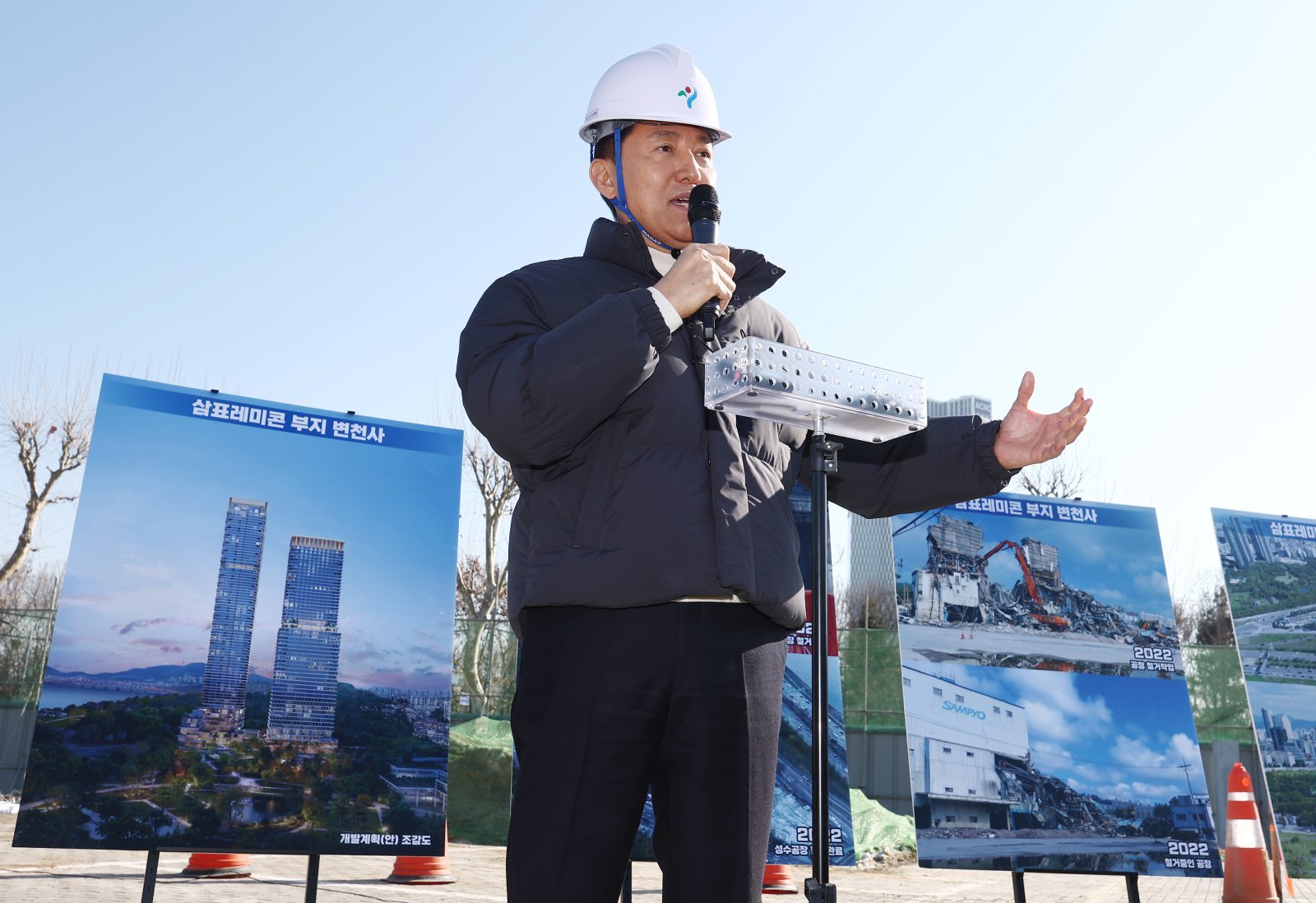 오세훈 서울시장이 3일 오전 서울 성동구 삼표레미콘 부지 사업 현장을 찾아 추진현황을 점검한 뒤 발언하고 있다. 한편 이날 서울시는 성수동1가 683번지 ‘서울숲 일대 지구단위계획구역 및 삼표레미콘 특별계획구역 세부개발계획’을 오는 5일 결정 고시한다고 밝혔다. 2026.2.3/뉴스1
