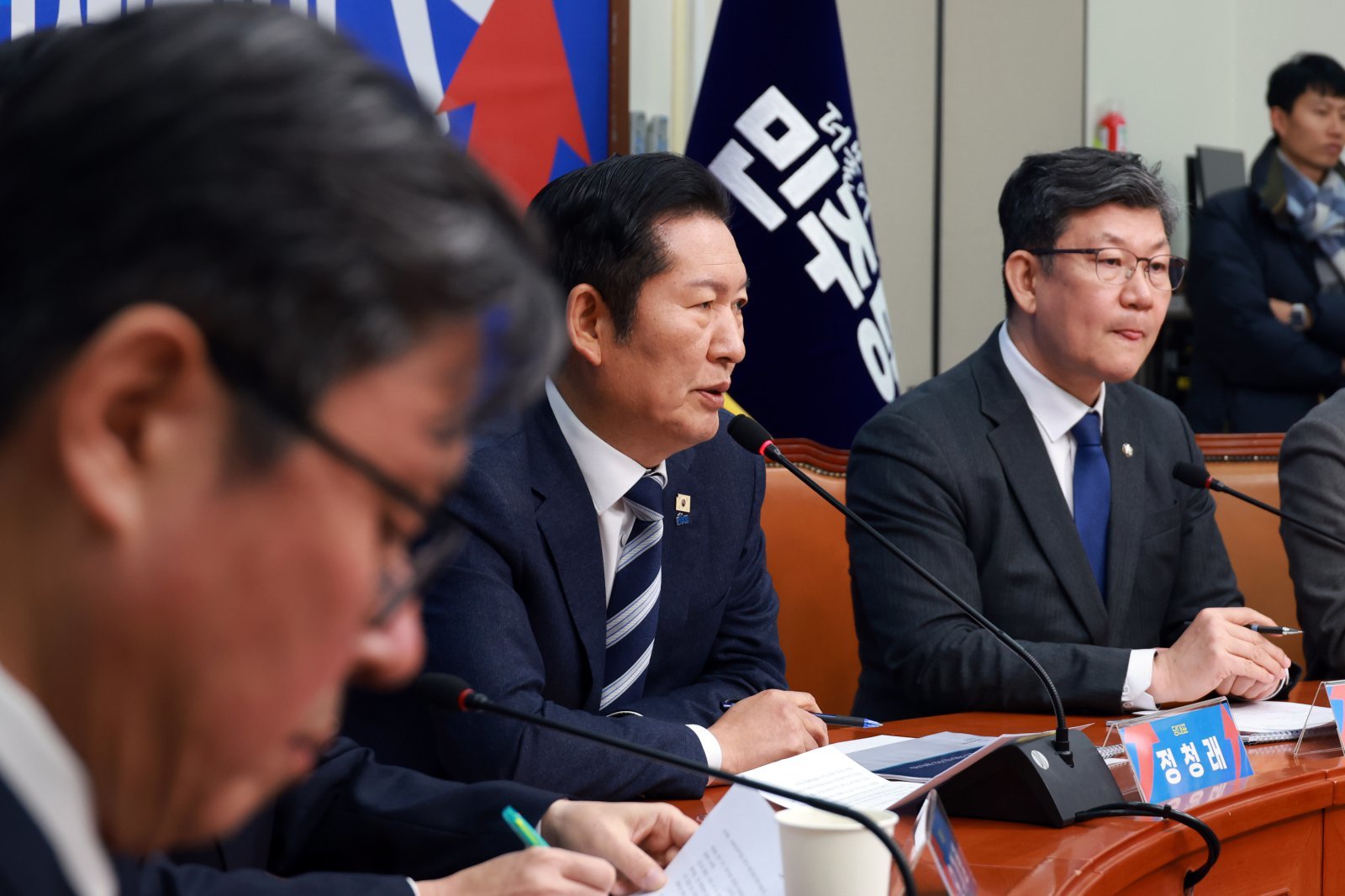 정청래 더불어민주당 대표가 3일 서울 여의도 국회에서 열린 코리아 프리미엄 K-자본시장 특별위원회 전체회의에서 인사말을 하고 있다. 2026.02.03 뉴시스