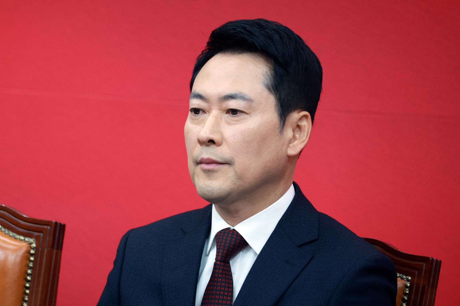 장동혁 국민의힘 대표가 2일 서울 여의도 국회에서 열린 최고위원회의에서 생각에 잠겨 있다. 2026.02.02 뉴시스