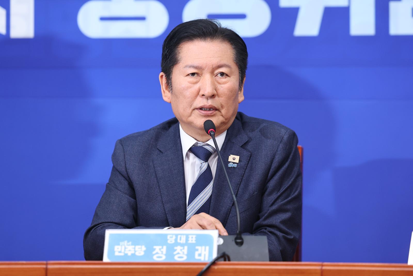 정청래 더불어민주당 대표가 3일 서울 여의도 국회에서 1인 1표제 관련 당헌 개정안 중앙위원회 가결에 따른 입장을 밝히고 있다.2026.2.3/뉴스1