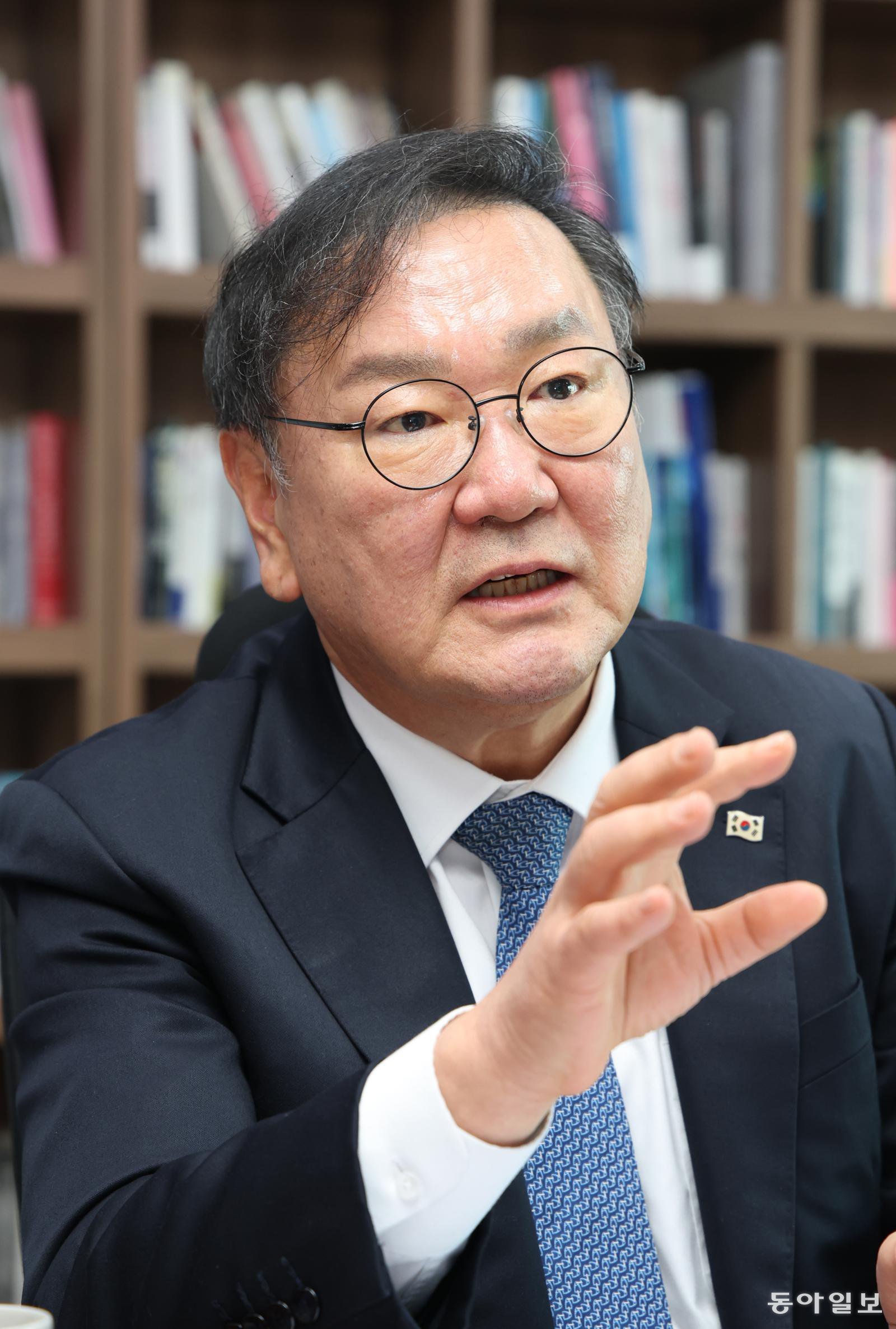 김 의원은 ‘경제는 민주당’의 활동이 입법 성과로 이어진 것들 중 ‘반도체특별법’을 가장 먼저 꼽았다. 	이훈구 기자 ufo@donga.com