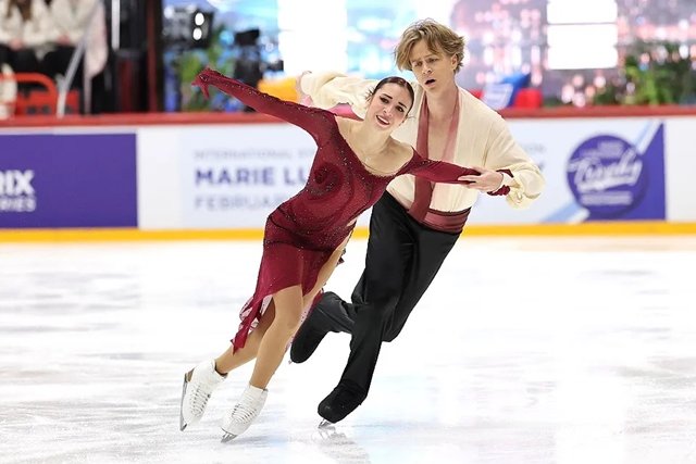 조지아 피겨스케이팅 아이스댄스 대표 다이애나 데이비스(왼쪽)-글레프 스몰킨 조. 사진출처 국제빙상경기연맹(ISU) 홈페이지