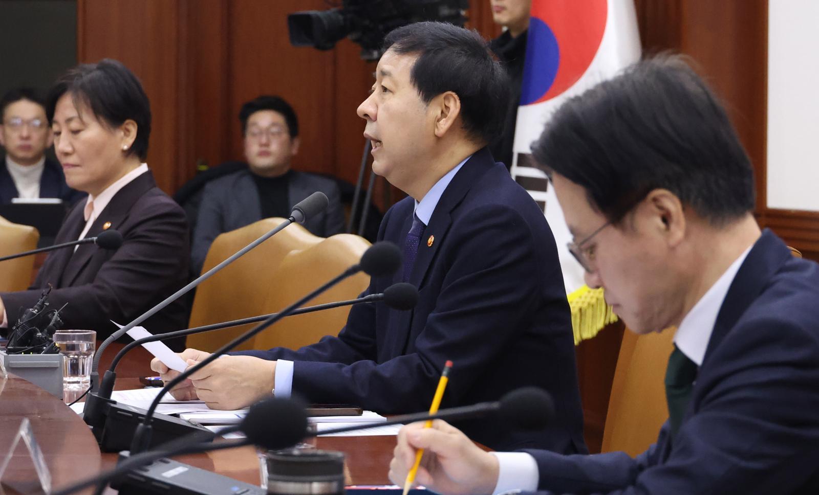 구윤철 부총리 겸 재정경제부 장관이 4일 오전 서울 종로구 정부서울청사에서 열린 경제관계장관회의를 주재하고 있다. 2026.02.04. 서울=뉴시스