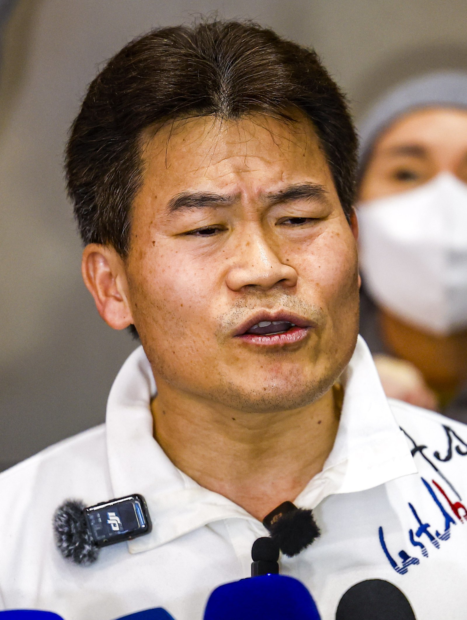 미국에 체류 중인 것으로 알려진 전직 한국사 강사 전한길씨가 3일 인천국제공항을 통해 귀국해 입장을 밝히고 있다. 2026.02.03. 인천공항=뉴시스