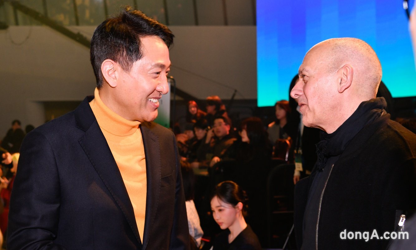 오세훈 서울시장이 3일 서울 중구 동대문디자인플라자(DDP) 아트홀 1관에서 열린 2026 FW 서울패션위크 ‘뮌(MÜNN)’ 오프닝 패션쇼를 관람했다. 서울패션위크 제공