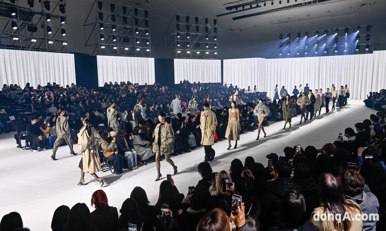 3일 서울 중구 동대문디자인플라자(DDP) 아트홀 1관에서 2026 FW 서울패션위크 ‘뮌(MÜNN)’ 오프닝 패션쇼가 열렸다. 서울패션위크 제공