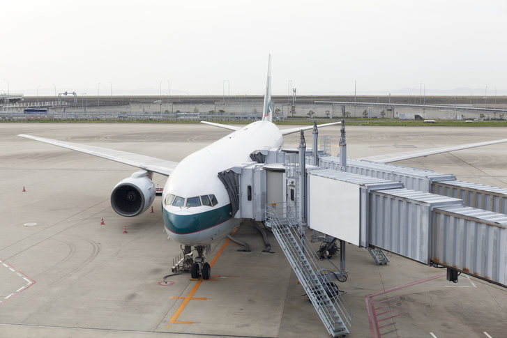 해외여행자 3명 중 2명이 개별여행을 선택하며 ‘셀프 여행’이 대세로 자리 잡았다. 디지털 앱의 발달로 언어 장벽이 해소되면서, 전통적인 종합여행사의 입지는 좁아지고 있다. 사진=게티이미지뱅크.