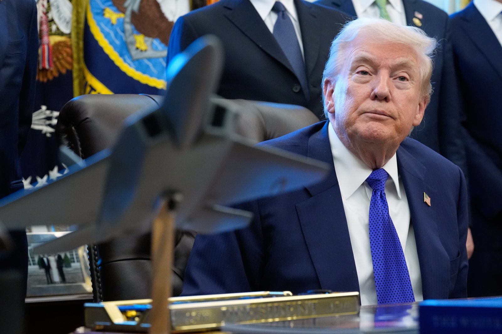 도널드 트럼프 대통령이 2026년 2월 2일 월요일 워싱턴 백악관 집무실에서 기자의 질문에 답하고 있다. AP/뉴시스