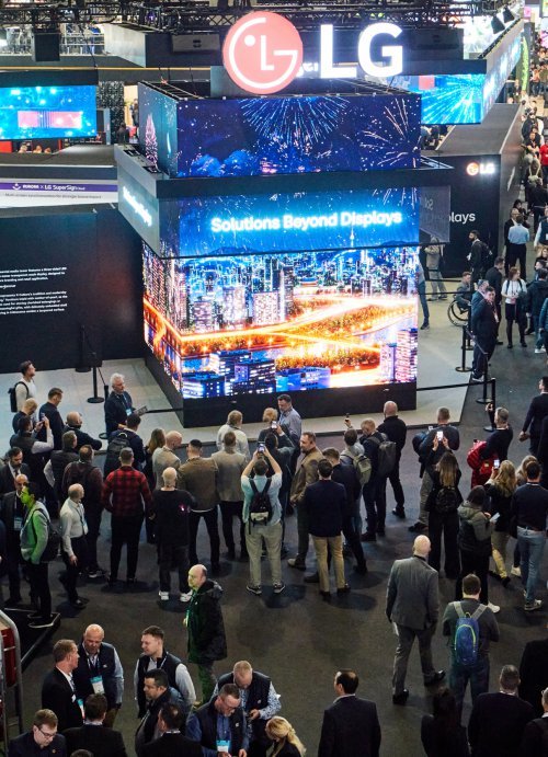 LG전자가 유럽 최대 디스플레이 전시회인 ‘ISE 2026’에서 ‘디스플레이 너머의 솔루션(Solutions Beyond Displays)’을 주제로, 디스플레이와 소프트웨어를 결합한 B2B 고객 맞춤형 솔루션을 대거 공개했다.