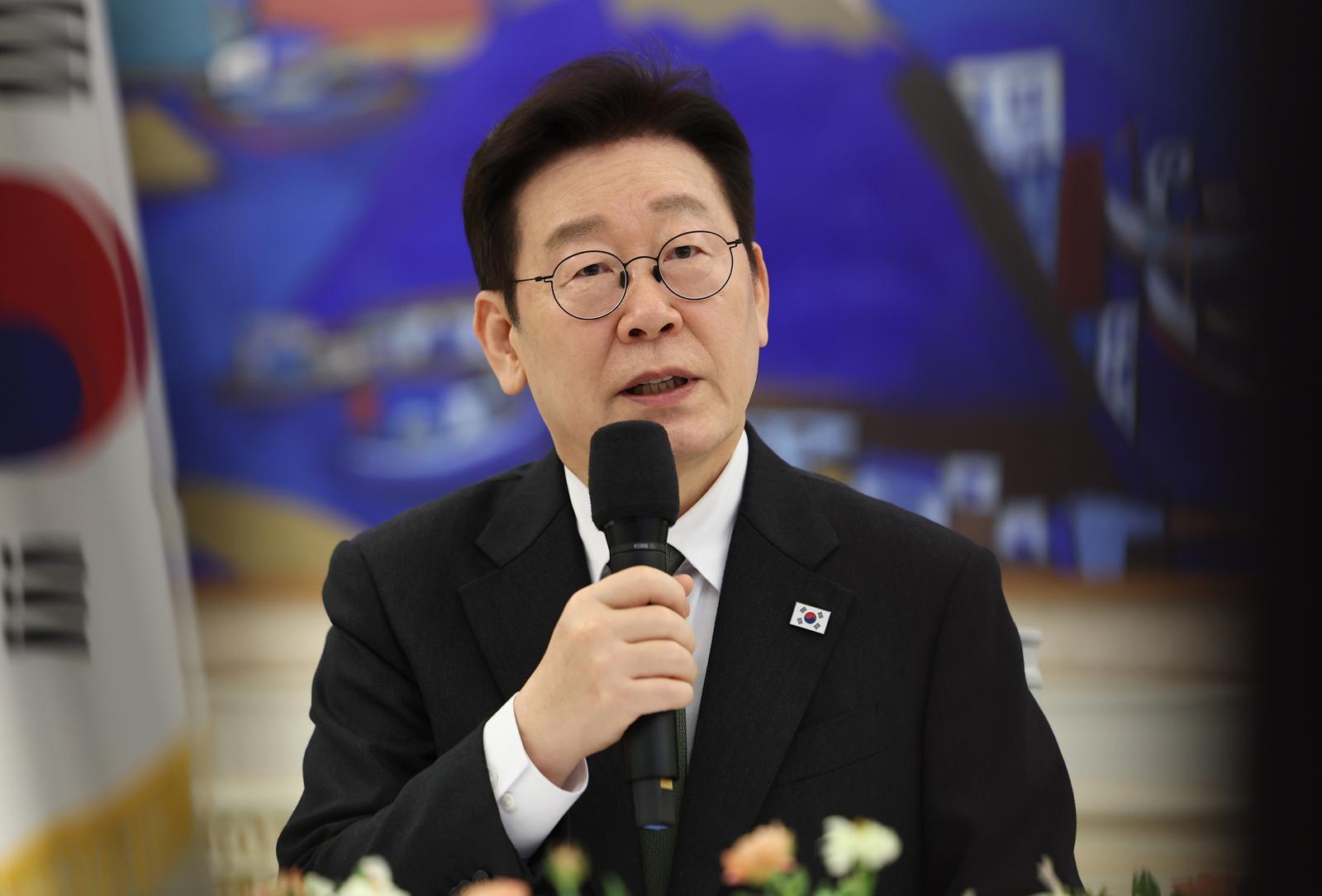 이재명 대통령이 4일 청와대에서 열린 청년일자리와 지방투자 확대를 위한 기업간담회에서 발언을 하고 있다. (청와대통신사진기자단) 2026.02.04.