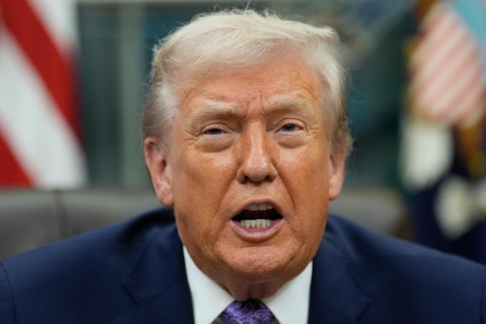 미국의 뒷마당 격인 중남미 전체에 대한 장악력 확대를 강조하는 도널드 트럼프 미국 대통령. 지난해 1월 그의 재집권 후 대선을 실시한 칠레 볼리비아 에콰도르 온두라스 코스타리카 등에서는 모두 우파 후보가 승리했다. 워싱턴=AP 뉴시스