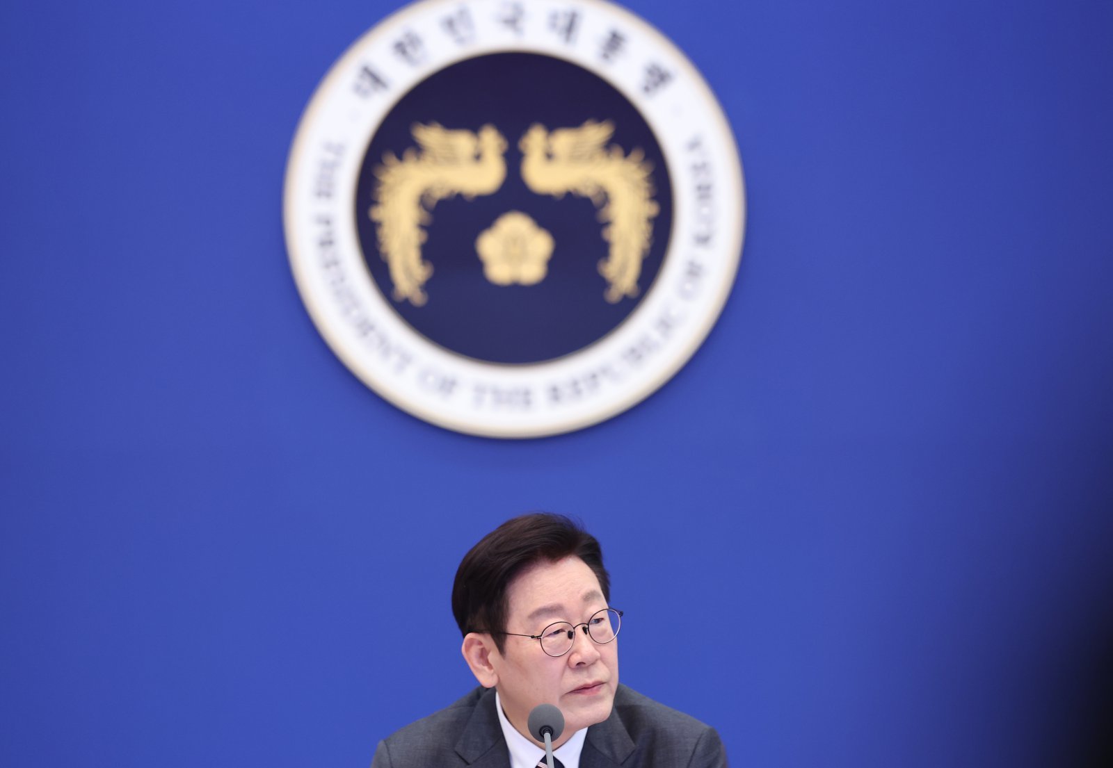 이재명 대통령이 3일 청와대에서 열린 국무회의에서 발언을 하고 있다. 청와대통신사진기자단.