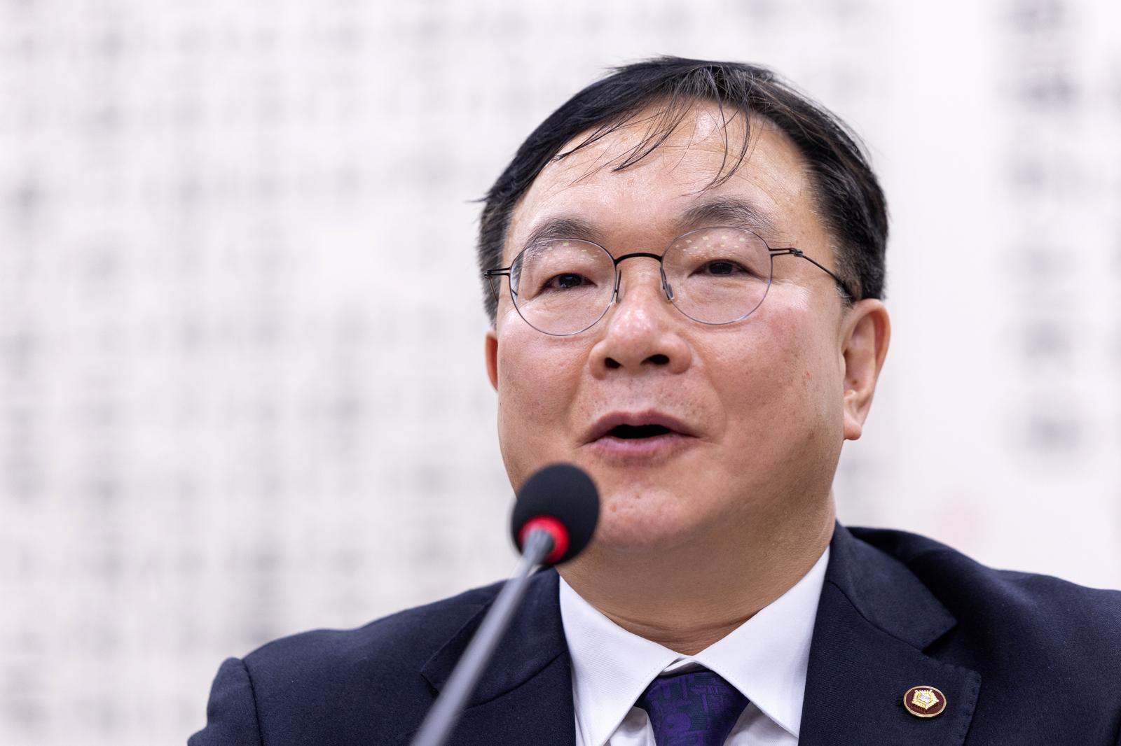 박영재 법원행정처장이 4일 서울 여의도 국회에서 열린 제432회국회(임시회) 법제사법위원회 제1차 전체회의에 출석해 의원 질의에 답변하고 있다. 2026.2.4/뉴스1