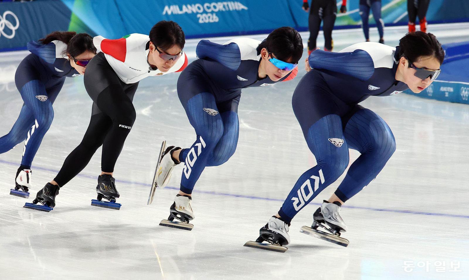헝가리 유니폼을 입고 2026 밀라노-코르티나담페초 겨울올림픽에 출전하는 김민석(왼쪽에서 두 번째)이 3일 동료였던 한국 대표팀 선수들과 함께 훈련하고 있다.
밀라노=전영한 기자
scoopjyh@donga.com