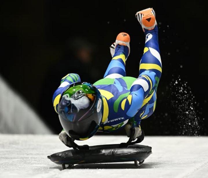 비시즌엔 간호사(위쪽 사진)로 변신하는 브라질 스켈레톤 대표 니콜 실베이라는 이번 밀라노-코르티나담페초 대회를 통해 두 번째 올림픽에 나선다. 아래쪽 사진은 실베이라가 지난해 11월 올림픽 스켈레톤 경기가 열릴 코르티나 트랙에서 달리는 모습. 사진 출처 니콜 실베이라 인스타그램