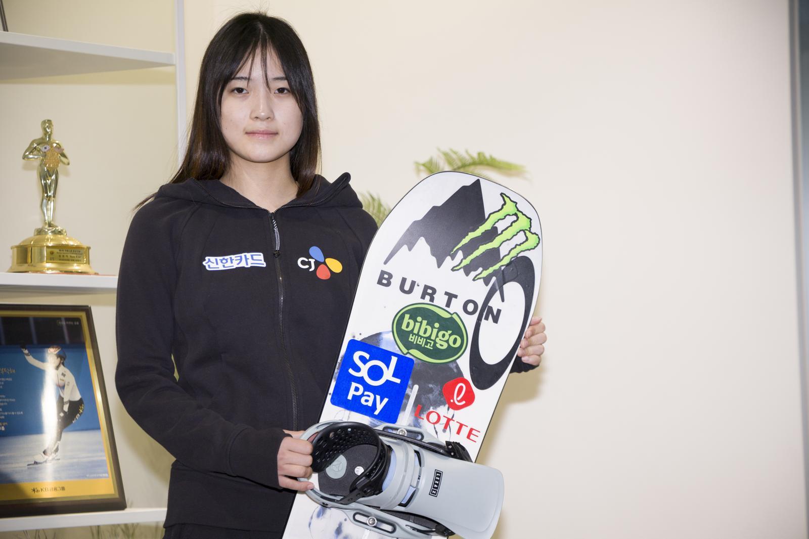 최가온은 클로이 김(미국)의 겨울올림픽 스노보드 하프파이프 3연패를 저지할 가장 유력한 후보로 꼽힌다. 뉴시스