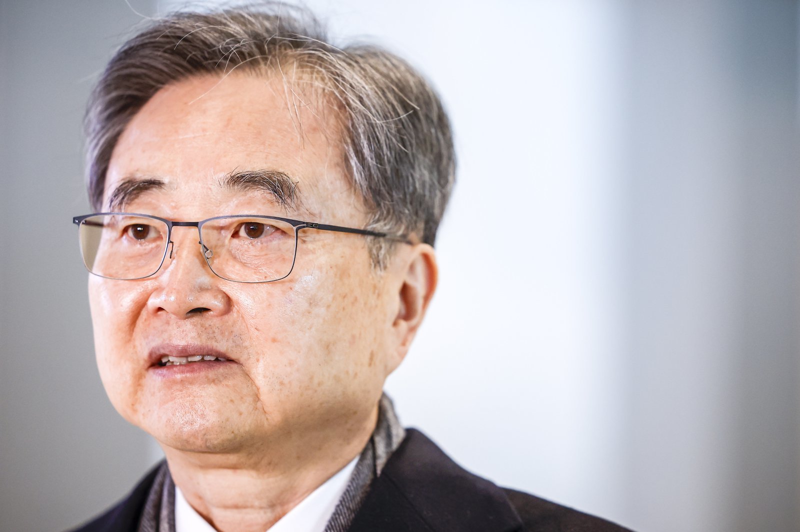 도널드 트럼프 미국 대통령이 한국의 대미 투자 이행을 문제 삼아 관세 인상을 압박하고 나선 가운데 조현 외교부 장관이 마코 루비오 국무장관 겸 국가안보보좌관과 한미 외교장관회담을 갖기 위해 3일 인천국제공항을 통해 출국에 앞서 취재진 질문에 답하고 있다. 2026.02.03. 인천공항=뉴시스