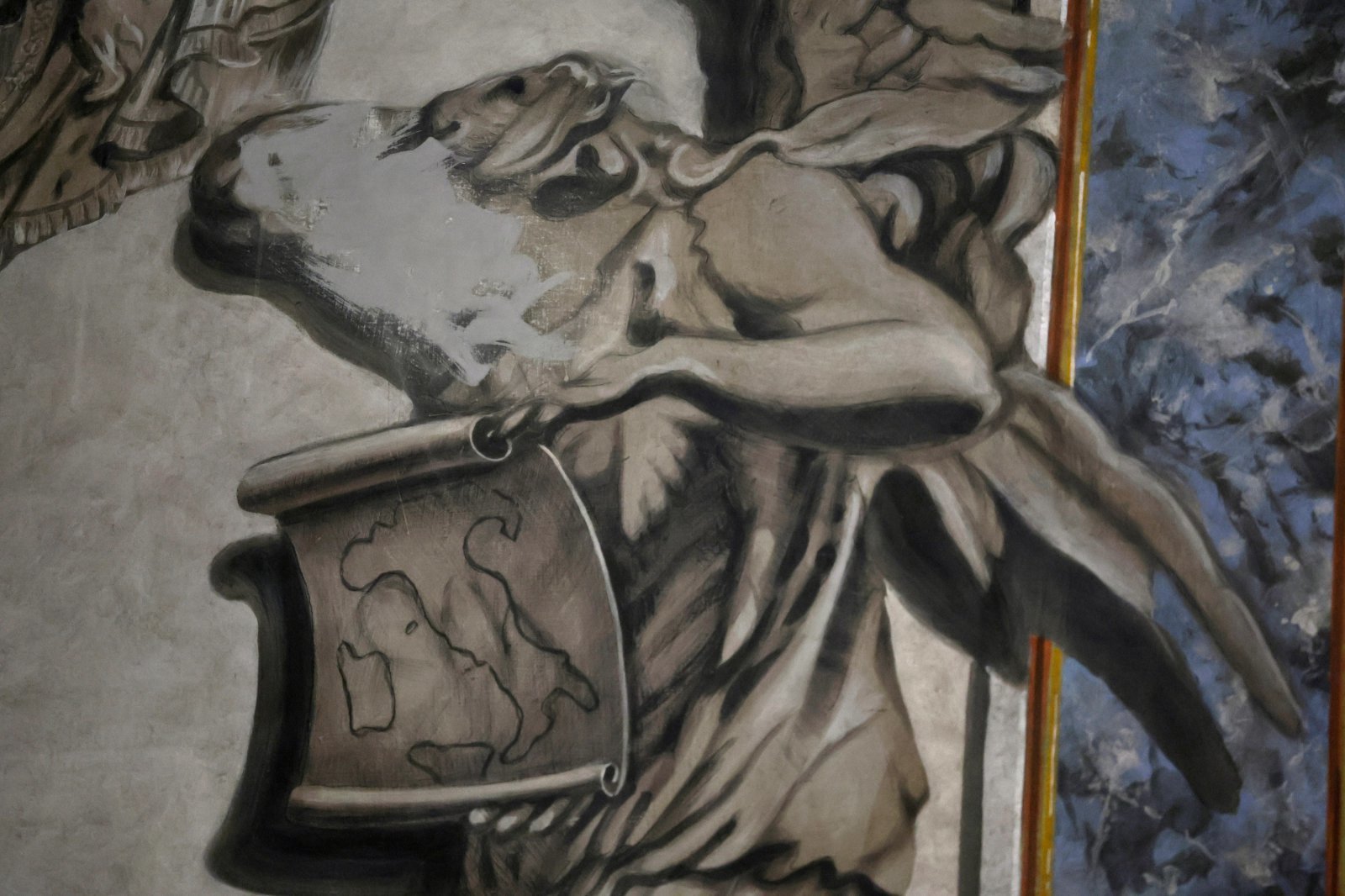 조르자 멜로니 이탈리아 총리를 닮아 눈길을 끈 로마 산 로렌초 인 루치나 대성당 내부 케루빔 천사 그림의 얼굴 부분이 제거돼 있는 모습. 2026.02.04​ 로마=AP/뉴시스