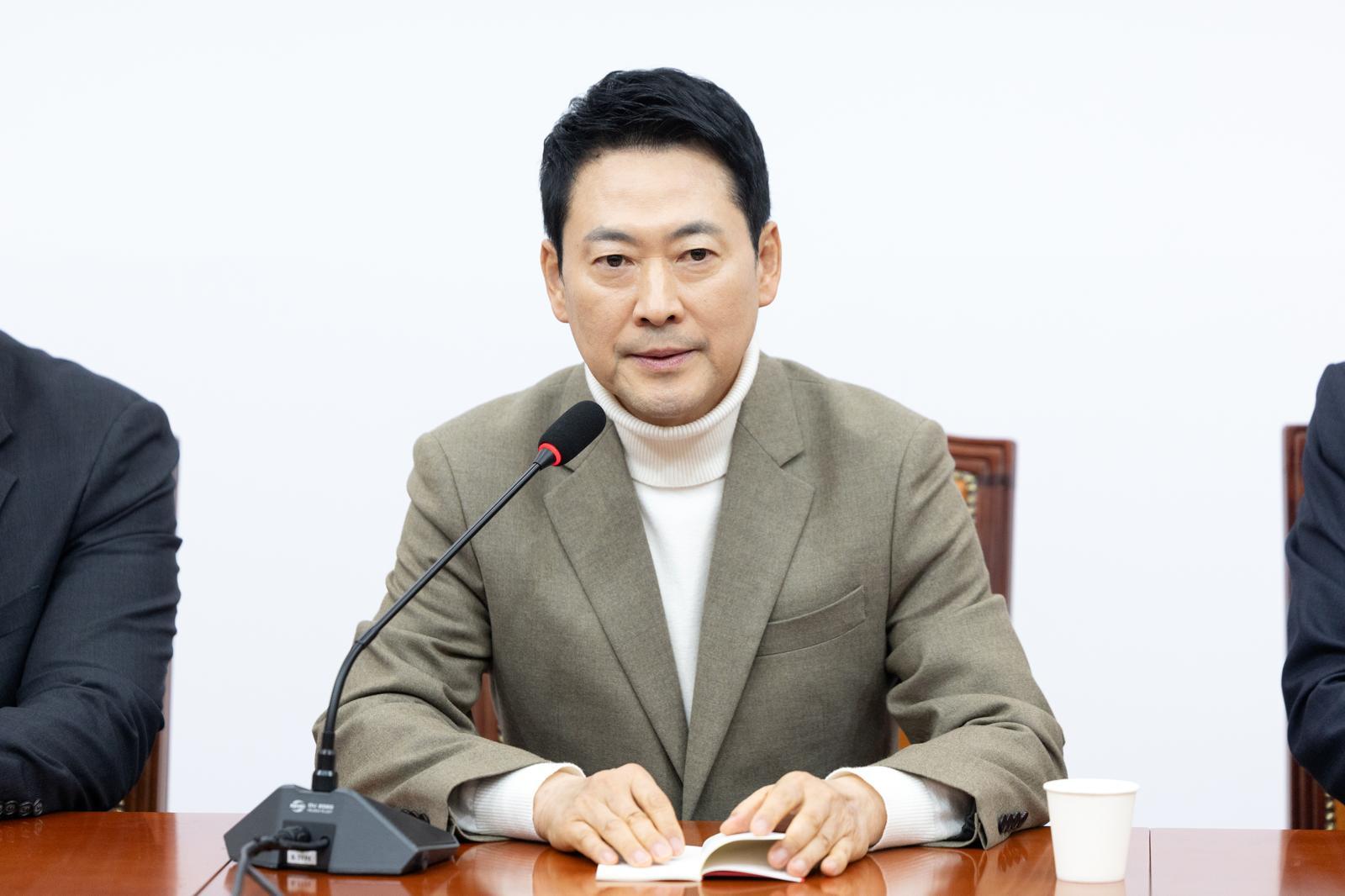 장동혁 국민의힘 대표가 5일 서울 여의도 국회에서 기자간담회를 열고 거취 표명 요구에 대한 입장을 밝히고 있다. 2026.2.5 서울=뉴스1