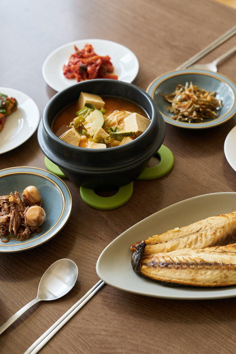 ‘저체중 고령자’가 동물성 식품을 멀리할 경우, 장수에 불리할 수 있다는 연구 결과가 나왔다. 사진=게티이미지코리아.