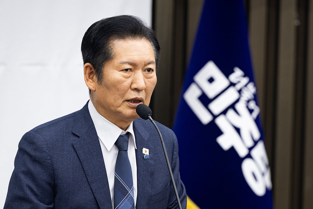 정청래 더불어민주당 대표가 5일 서울 여의도 국회에서 열린 정책의원총회에서 모두 발언을 하고 있다. 2026.2.5/뉴스1