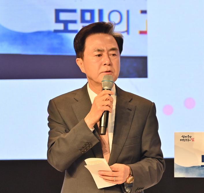 4일 단국대 천안캠퍼스에서 대전·충남 행정통합 타운홀 미팅이 열린 가운데 김태흠 충남도지사가 인사말을 하고 있다. 충남도 제공