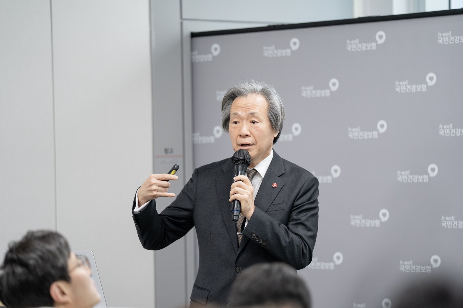 정기석 국민건강보험공단 이사장이 5일 출입기자단을 상대로 정책브리핑을 하고 있다. 국민건강보험공단 제공