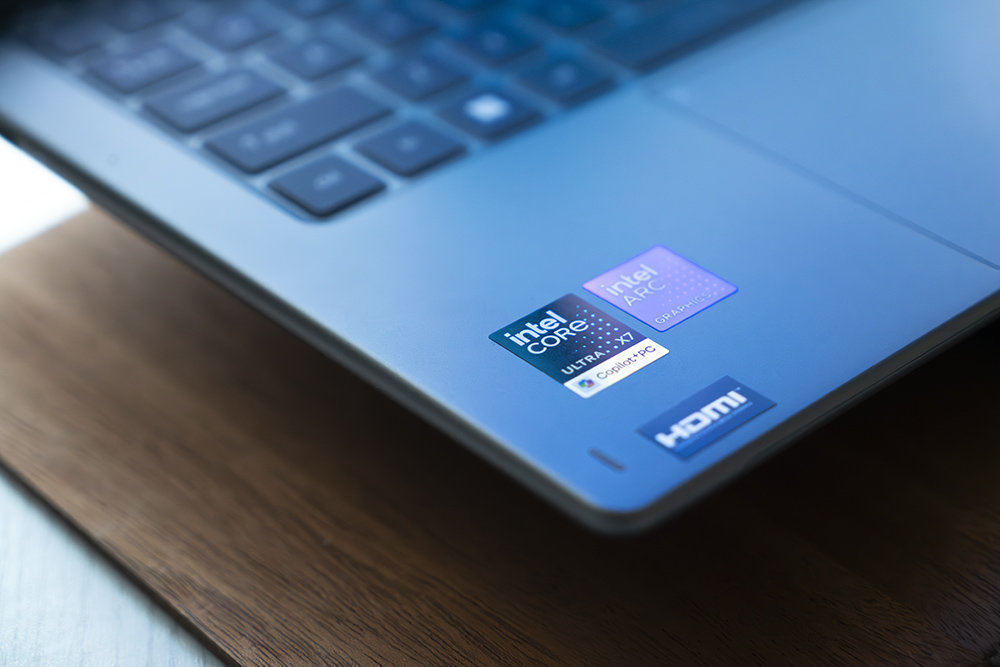 인텔 코어 울트라 X7은 최대 4.9Ghz로 동작하는 X7 368H과 4.8GHz로 동작하는 X7 358H로 나뉜다 / 출처=IT동아
