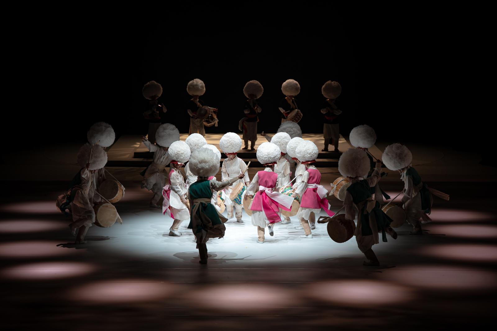 ‘설날음식 音食’ 공연 중 금회북춤. 국립부산국악원 제공.