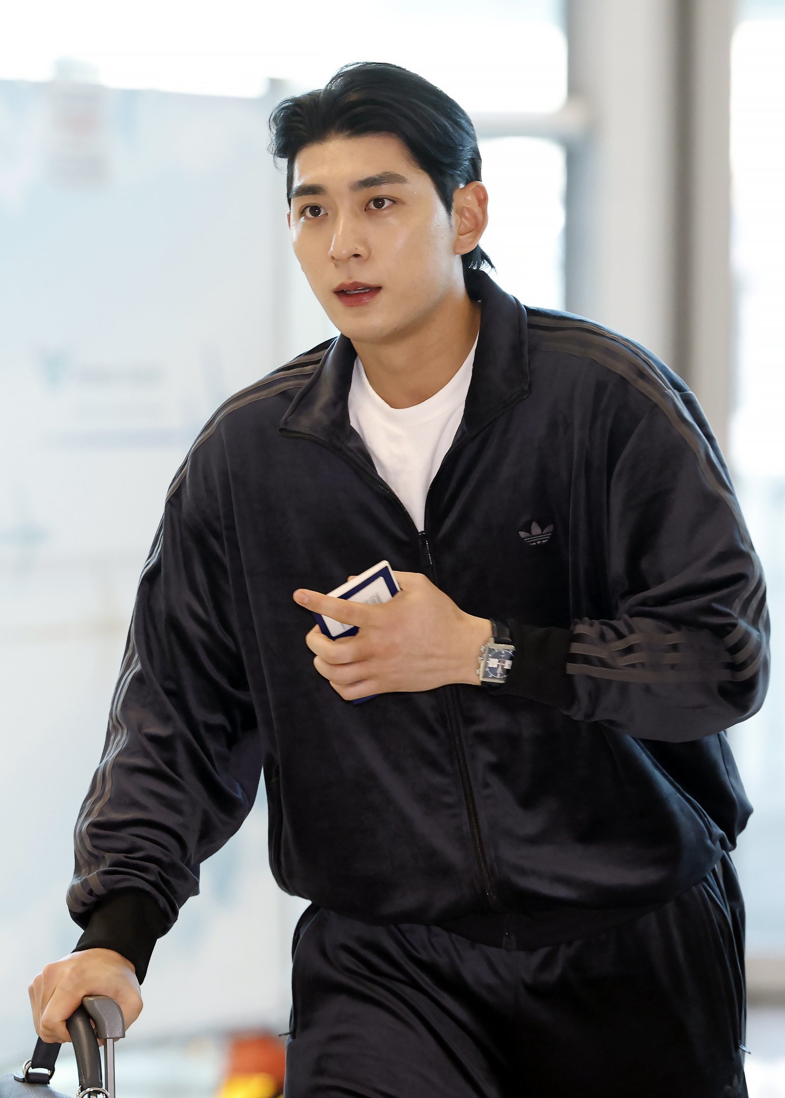 메이저리그(MLB) 샌프란시스코 자이언츠에서 뛰는 이정후가 21일 오후 인천국제공항 2터미널에 도착하고 있다. 올해 메이저리그(MLB) 세 번째 시즌을 맞이하는 이정후는 지난해에는 150경기에 출전해 타율 0.266, 8홈런, 55타점, 10도루, 73득점, OPS(출루율+장타율) 0.735의 성적을 냈다. 2026.1.21 뉴스1