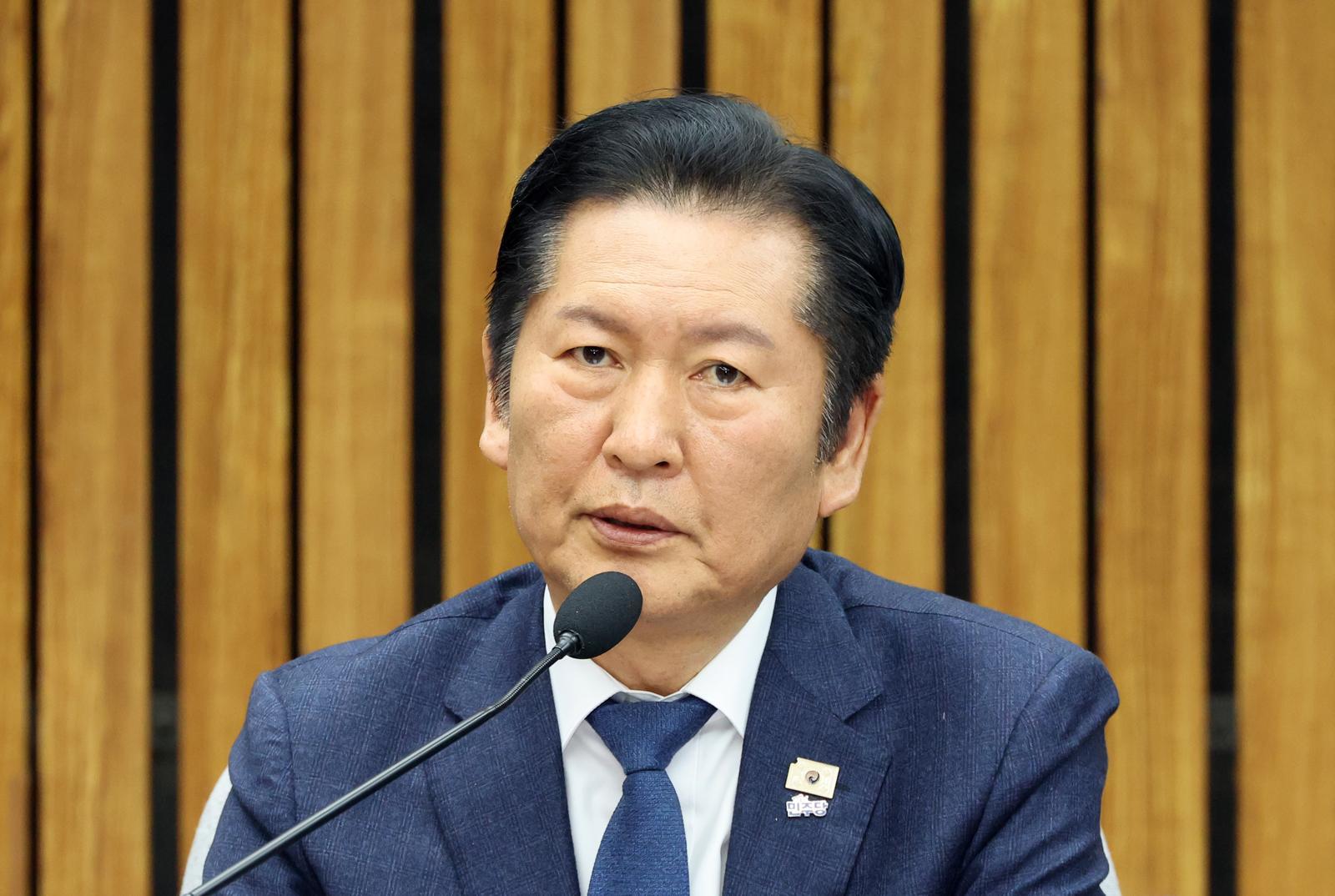 정청래 더불어민주당 대표가 6일 오후 서울 여의도 국회에서 3선 의원 긴급간담회를 열고 발언을 하고 있다. 2026.02.06. 서울=뉴시스