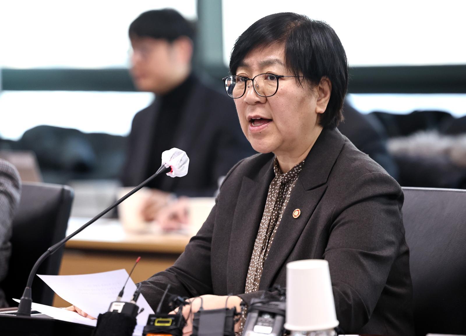 정은경 보건복지부 장관이 6일 오후 서울 서초구 건강보험심사평가원 전문가자문회의장에서 열린 제6차 보건의료정책심의위원회에서 모두발언을 하고 있다. 2026.2.6 / ⓒ 뉴스1