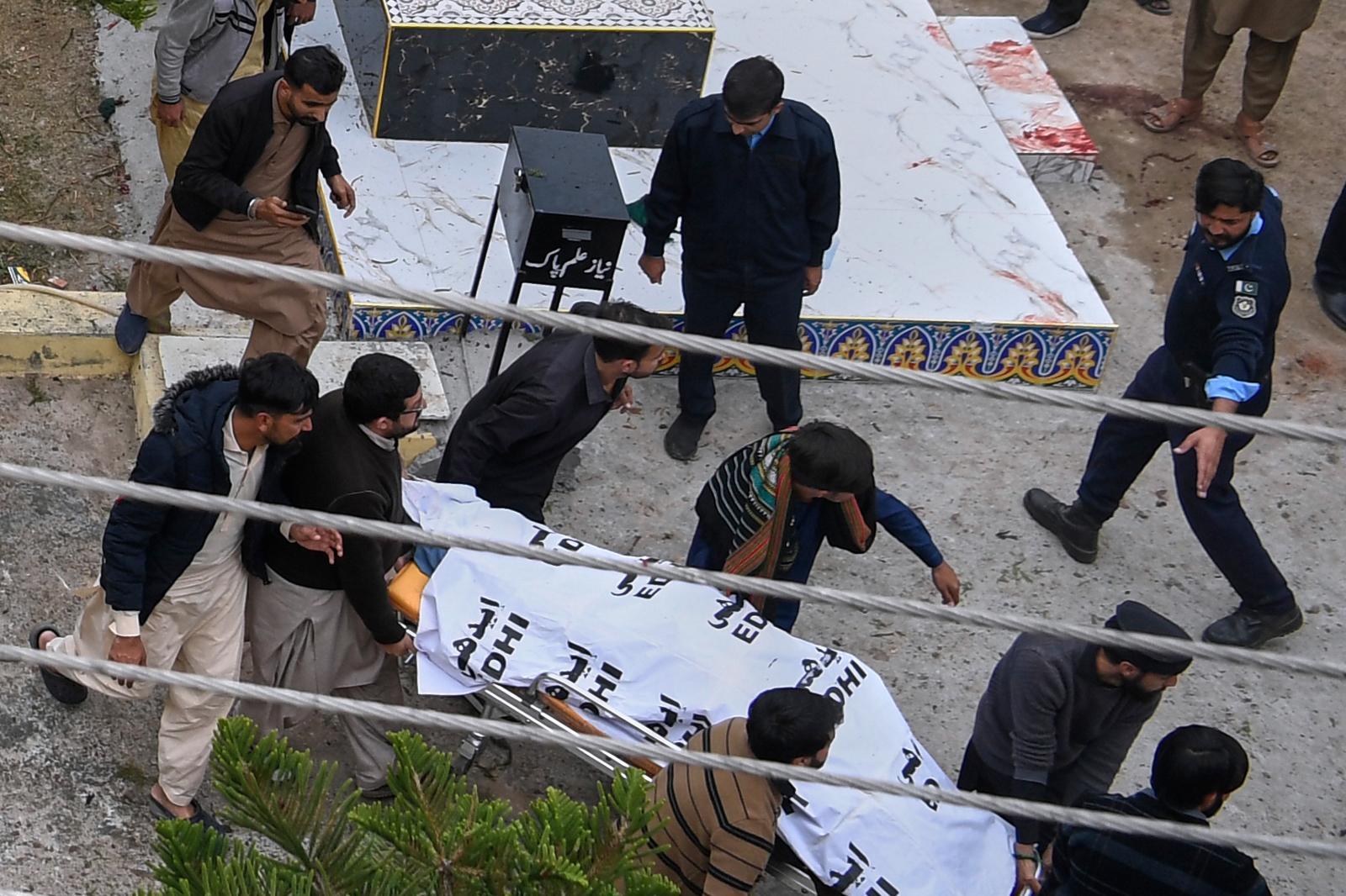 이슬라마바드의 시아파 모스크 폭탄 폭발 현장.  AP 뉴시스