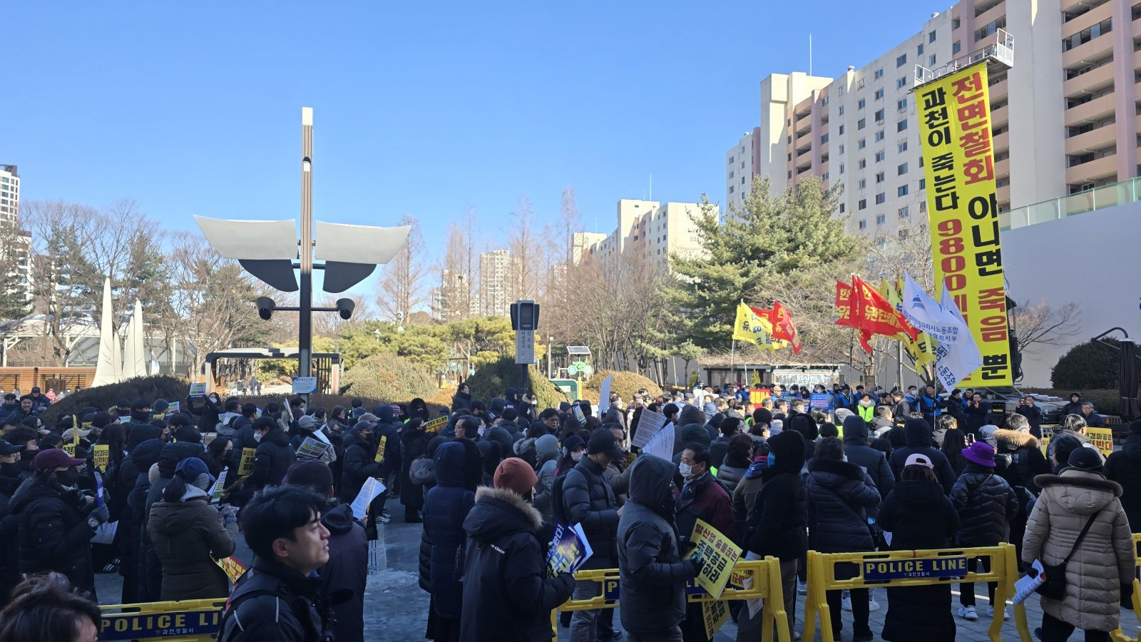 경마공원 이전 철회 및 공공주택 조성 반대를 위한 ‘과천 사수 범시민 총궐기대회’ 모습.2026.2.7 ⓒ 뉴스1