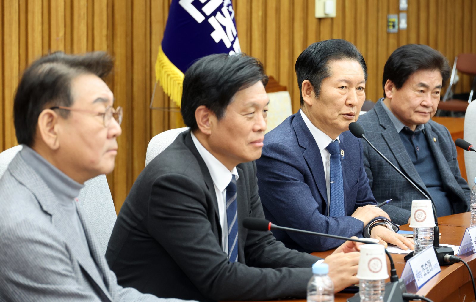 정청래 더불어민주당 대표가 6일 오후 서울 여의도 국회에서 3선 의원 긴급간담회를 열고 발언을 하고 있다. 2026.02.06 [서울=뉴시스]